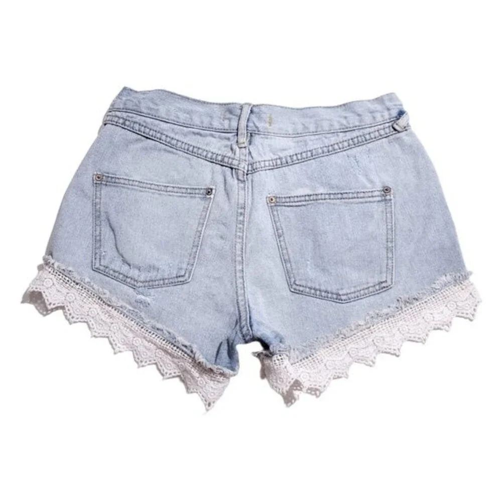 Free People Distressed Lace Hem Mini Denim Shorts Light Wash Size 26 Boho Summer - Picture 2 of 12